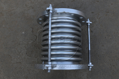 內(nèi)壓式和外壓式波紋<a href=http://m.czjspx.com target=_blank class=infotextkey>補(bǔ)償器</a>存在的區(qū)別