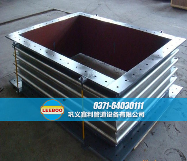 矩形<a href=http://m.czjspx.com target=_blank class=infotextkey>補(bǔ)償器</a>發(fā)貨現(xiàn)場(chǎng)