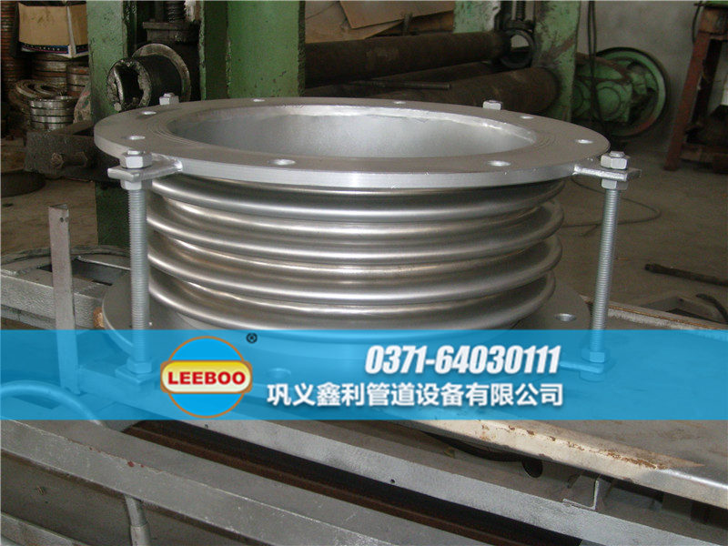 大口徑波紋<a href=http://m.czjspx.com target=_blank class=infotextkey>補(bǔ)償器</a>車間圖