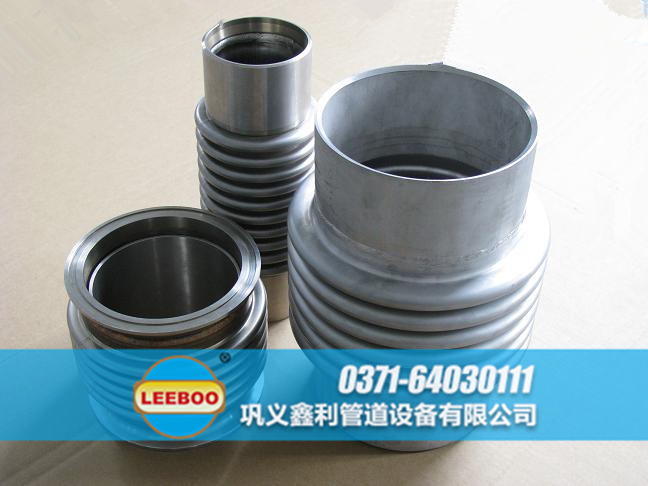 湖南省邵陽市新寧縣溝槽式<a href=http://m.czjspx.com target=_blank class=infotextkey>補償器</a> /></p>鑫利管道是專業(yè)開發(fā)、研制和生產(chǎn)波紋<a href=http://m.czjspx.com target=_blank class=infotextkey>補償器</a>廠家，該產(chǎn)品具有尺寸準備、結構緊湊、安裝可靠、耐腐蝕、便于安裝、壽命長等優(yōu)點，廣泛應用于航天、發(fā)電、石化和城市供熱等行業(yè)的各類管道和設備，并在全國多個工程上得到應用。以其優(yōu)良的品質，深受國內外用戶的贊譽和好評。<br />     鑫利管道生產(chǎn)的湖南省邵陽市新寧縣波紋<a href=http://m.czjspx.com target=_blank class=infotextkey>補償器</a>由構成其工作主體的波紋管（一種彈性元件）和端管、支架、法蘭、導管等附件組成。主要用在各種管道中，它能夠補償管道的熱位移，機械變形和吸收各種機械振動，起到降低管道變形應力和提高管道使用壽命的作用。波紋<a href=http://m.czjspx.com target=_blank class=infotextkey>補償器</a>連接方式分為法蘭連接和焊接兩種。波紋<a href=http://m.czjspx.com target=_blank class=infotextkey>補償器</a>屬于一種補償元件，利用其工作主體波紋管的有效伸縮變形，以吸收管線、導管、容器等由熱脹冷縮等原因而產(chǎn)生的尺寸變化，或補償管線、導管、容器等的軸向、橫向和角向位移。也可用于降噪減振。在現(xiàn)代工業(yè)中用途廣泛。<br />     波紋<a href=http://m.czjspx.com target=_blank class=infotextkey>補償器</a>的可靠性是由設計、制造、安裝及運行管理等多個環(huán)節(jié)構成的。可靠性也應該從這幾個方面進行考慮。材料選擇對用于供熱管網(wǎng)的波紋<a href=http://m.czjspx.com target=_blank class=infotextkey>補償器</a>選材，除應考慮工作介質、工作溫度和外部環(huán)境外，還應考慮應力腐蝕的可能性、水處理劑和管道清洗劑對材料的影響等，并在此基礎上結合波紋<a href=http://m.czjspx.com target=_blank class=infotextkey>補償器</a>材料的焊接、成型以及材料的性能價格比，優(yōu)選出經(jīng)濟實用的波紋管制作材料。<br />     一般情況下，選用湖南省邵陽市新寧縣波紋<a href=http://m.czjspx.com target=_blank class=infotextkey>補償器</a>的材料應滿足下列條件：<br />（1）高彈性極限、抗拉強度和疲勞強度，保證其正常工作。<br />（2）良好的塑性，便于波紋<a href=http://m.czjspx.com target=_blank class=infotextkey>補償器</a>加工成形，且能通過隨后的處理工藝（冷作硬化、熱處理等）獲得足夠的硬度和強度。<br />（3）較好的耐腐蝕性能，滿足在不同環(huán)境下工作要求。<br />（4）良好的焊接性能，滿足在制作過程中的焊接工藝要求。<br />    對于地溝敷設的熱力管網(wǎng)，當波紋<a href=http://m.czjspx.com target=_blank class=infotextkey>補償器</a>所處管道地勢較低時，雨水或事故性污水會浸泡波紋管，應考慮選用耐蝕性更強的材料，如鐵鎳合金、高鎳合金等。由于此類材料價格較高，在制造波波紋<a href=http://m.czjspx.com target=_blank class=infotextkey>補償器</a>時，可以考慮僅在與腐蝕性介質接觸的表面增加一層耐蝕合金。疲勞壽命設計由波紋<a href=http://m.czjspx.com target=_blank class=infotextkey>補償器</a>的失效類型及原因分析可以看出，該產(chǎn)品的平面穩(wěn)定性、周向穩(wěn)定性及耐腐蝕性能均與其位移量即疲勞壽命相關。過低的疲勞壽命將會導致其穩(wěn)定性及耐蝕性能下降。<br />    鑫利管道波紋<a href=http://m.czjspx.com target=_blank class=infotextkey>補償器</a>設計合理、性能優(yōu)良，在業(yè)界擁有良好的口碑。另外公司長期從事波紋<a href=http://m.czjspx.com target=_blank class=infotextkey>補償器</a>批發(fā)與零售，歡迎新老用戶前來選購！國內波紋<a href=http://m.czjspx.com target=_blank class=infotextkey>補償器</a>哪家好，鑫利管道是選！<p style=